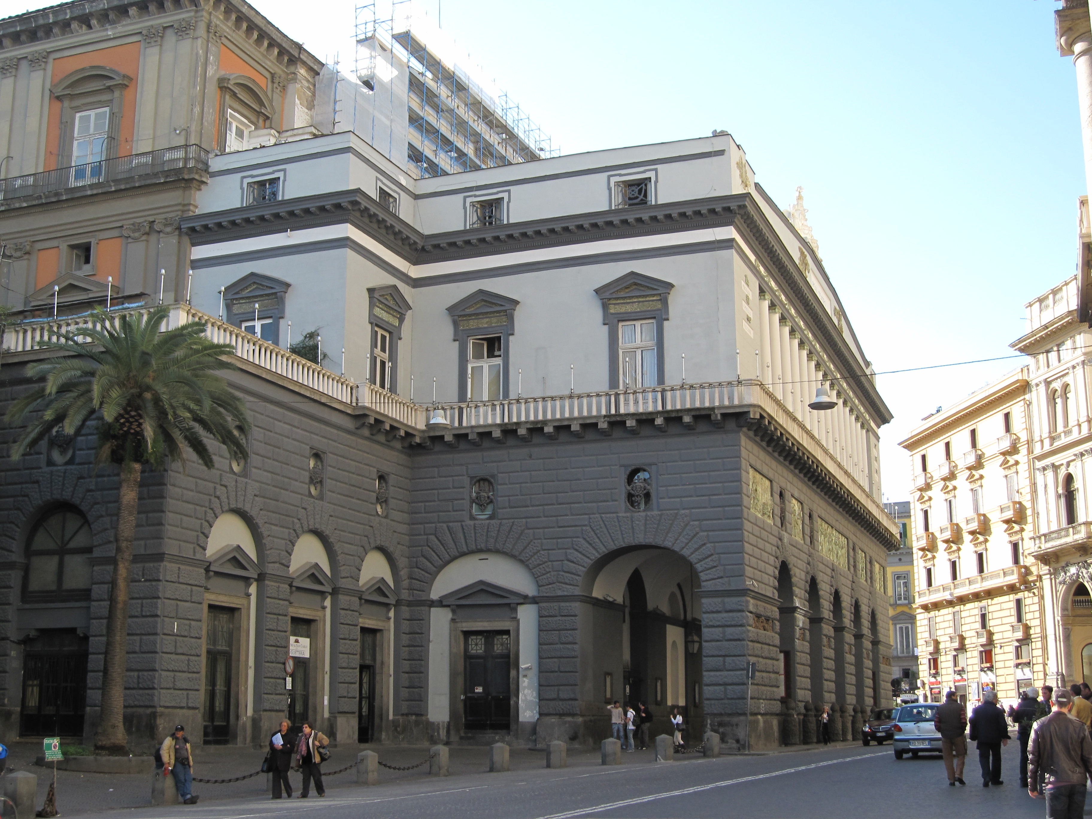 Napoli_-_Teatro_San_Carlo